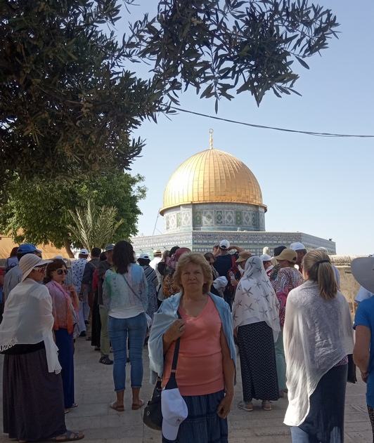 паломники возле Храма Соломона