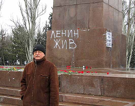 Статуи уже нет. На главной плошади г.Николаева